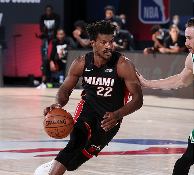 边锋内收与 边锋内收与